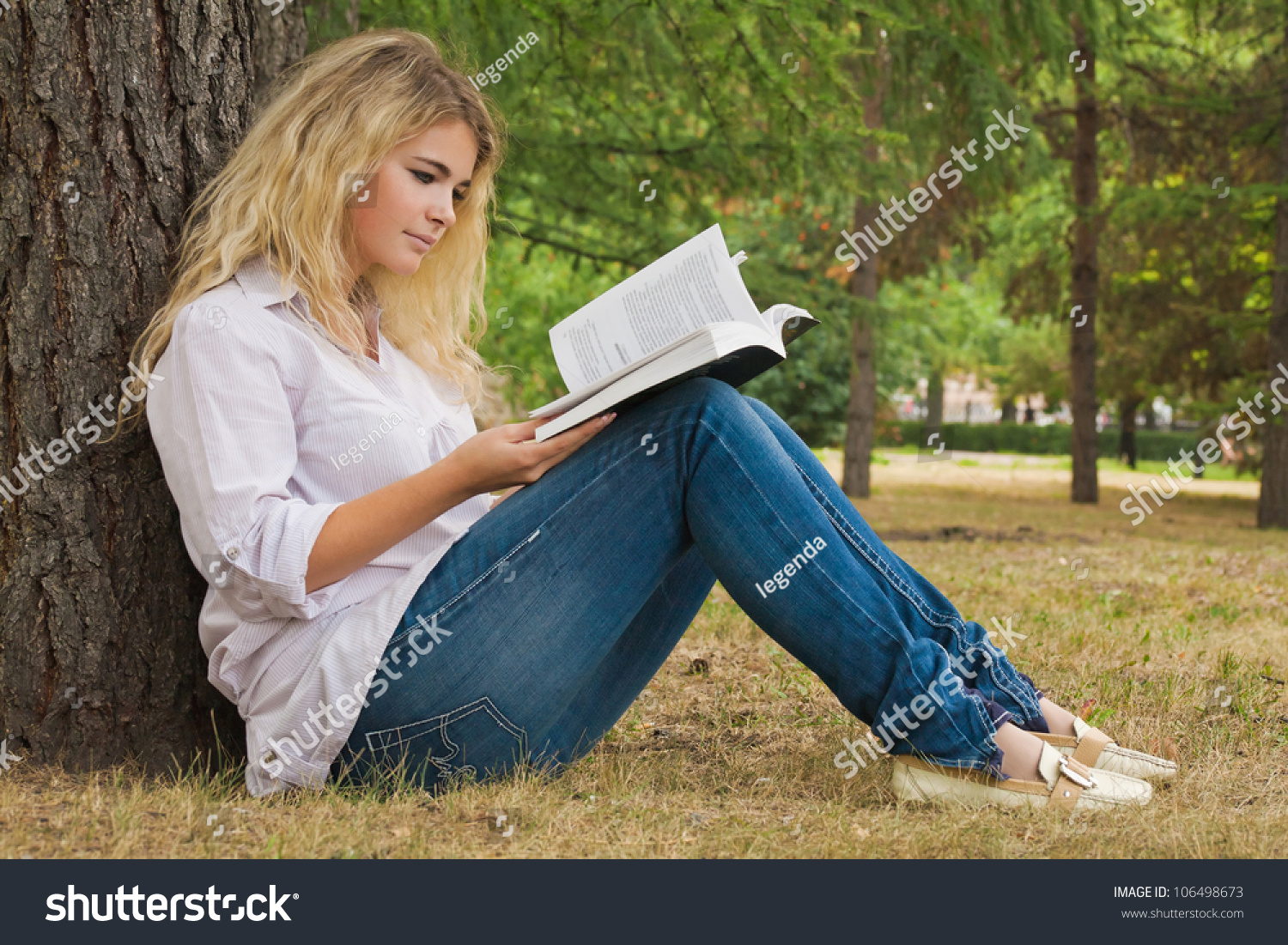 Girl Sitting Reading Under A Tree Hot Girl Hd Wallpaper