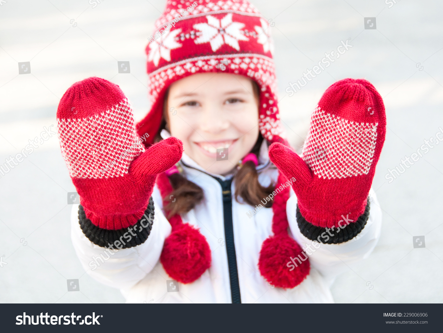 girls hat and mittens