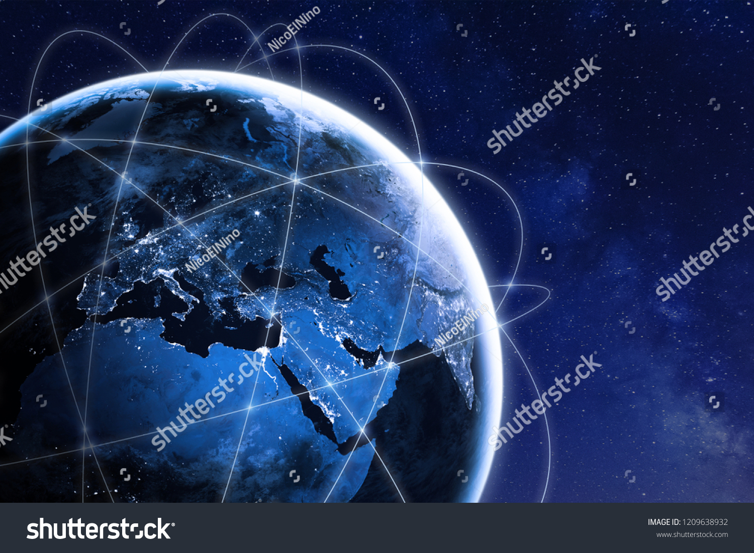 地球の周りの世界的な通信ネットワーク接続線とのグローバルな接続コンセプトで 宇宙 衛星軌道 ヨーロッパの街灯 Nasaのエレメントから見たもの の写真 素材 今すぐ編集