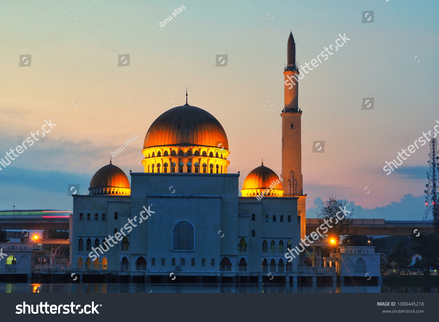 Glorious Sunrise Masjid Assalam Puchong Perdana Stock Photo Edit Now 1088445218