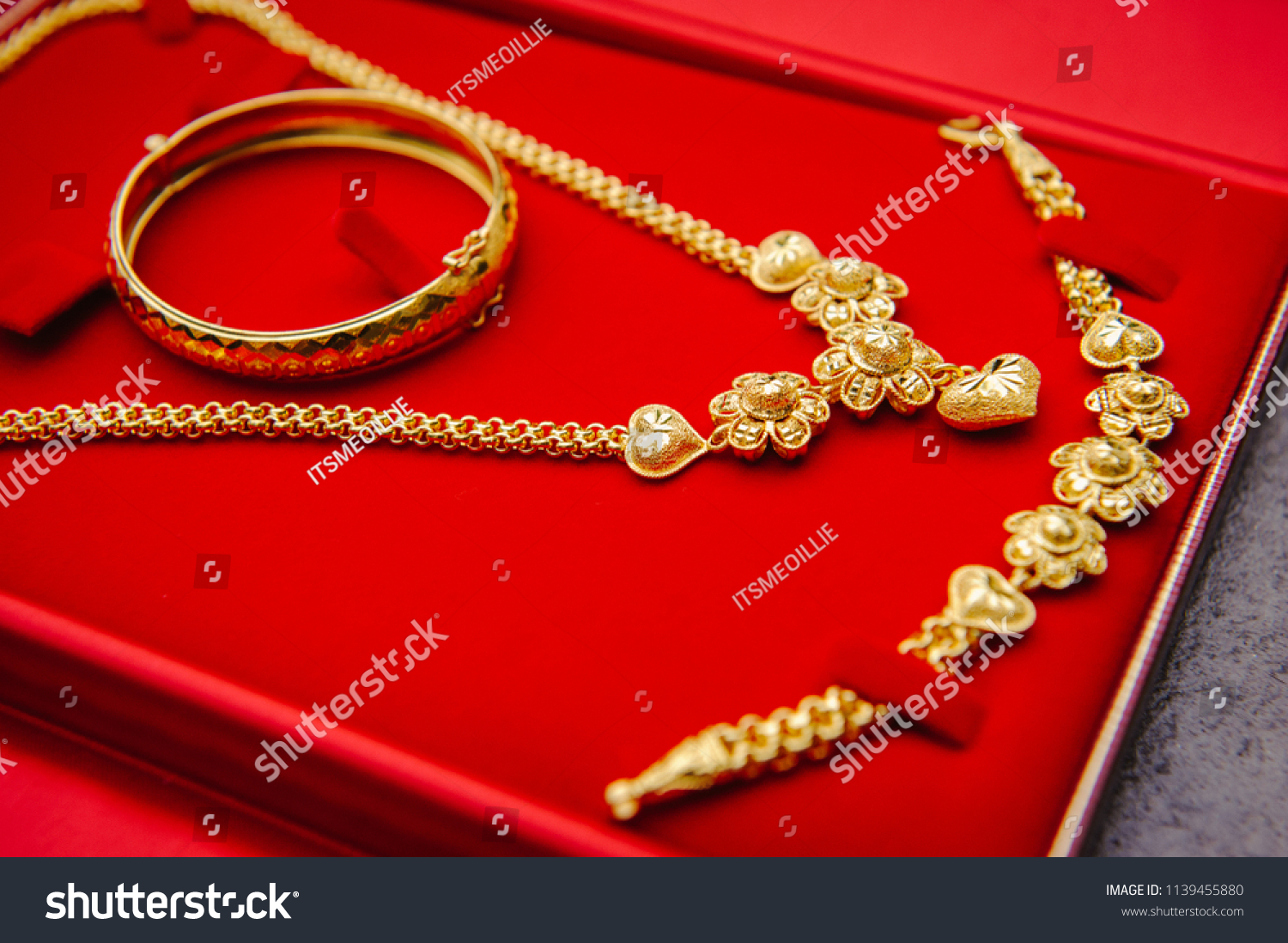 Download Gold Necklace Red Velvet Box Stock Photo Edit Now 1139455880 Yellowimages Mockups