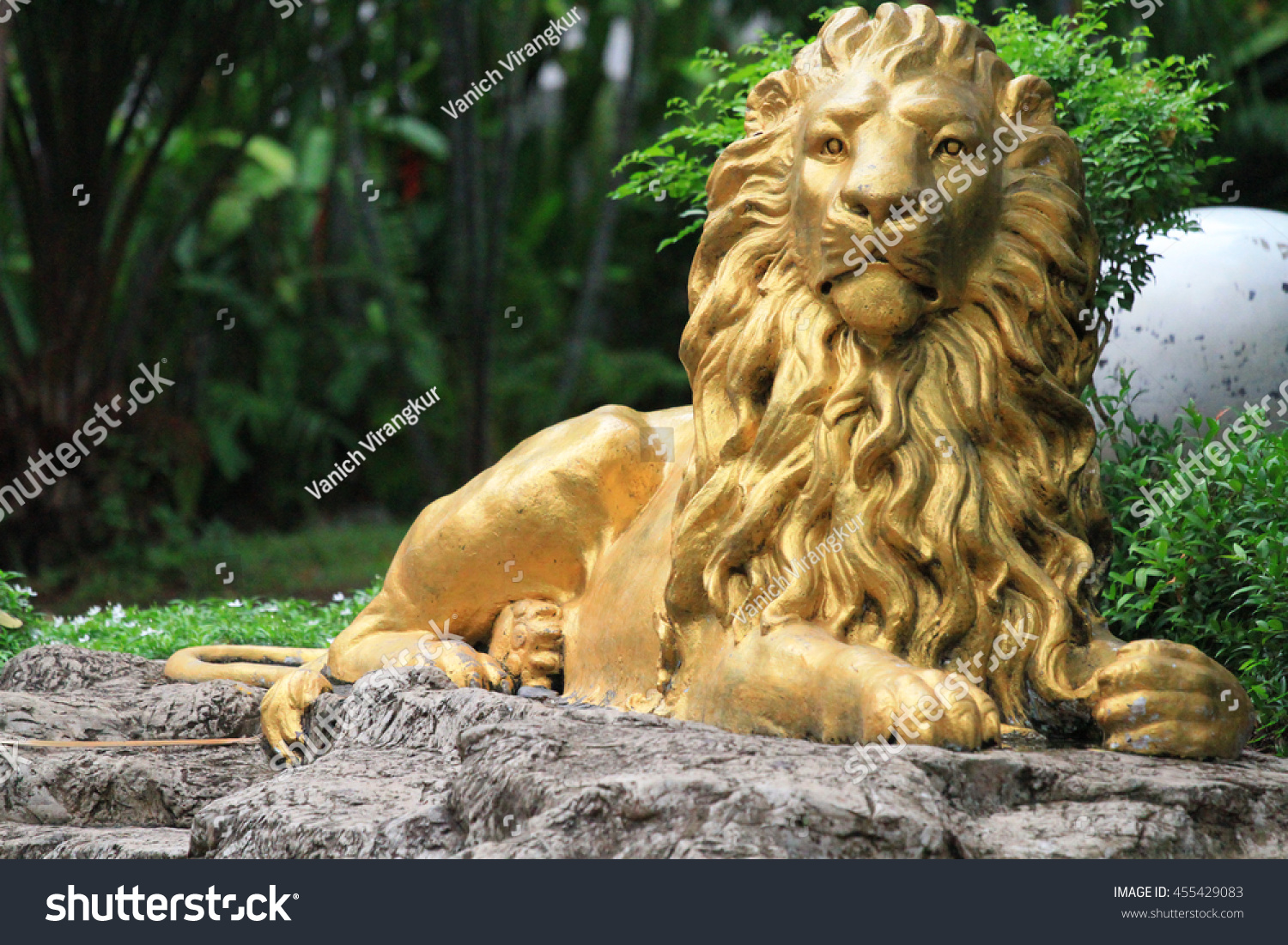 10454 Lion Face Statue Images Stock Photos And Vectors Shutterstock