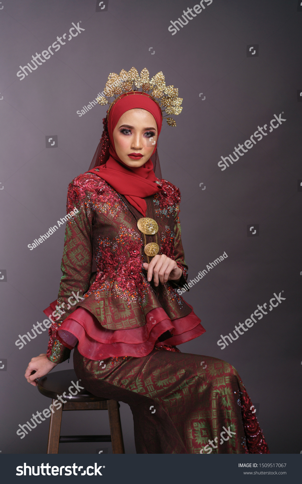 Gorgeous Beauty Young Malay Bride Wearing Stock Photo 1509517067 ...