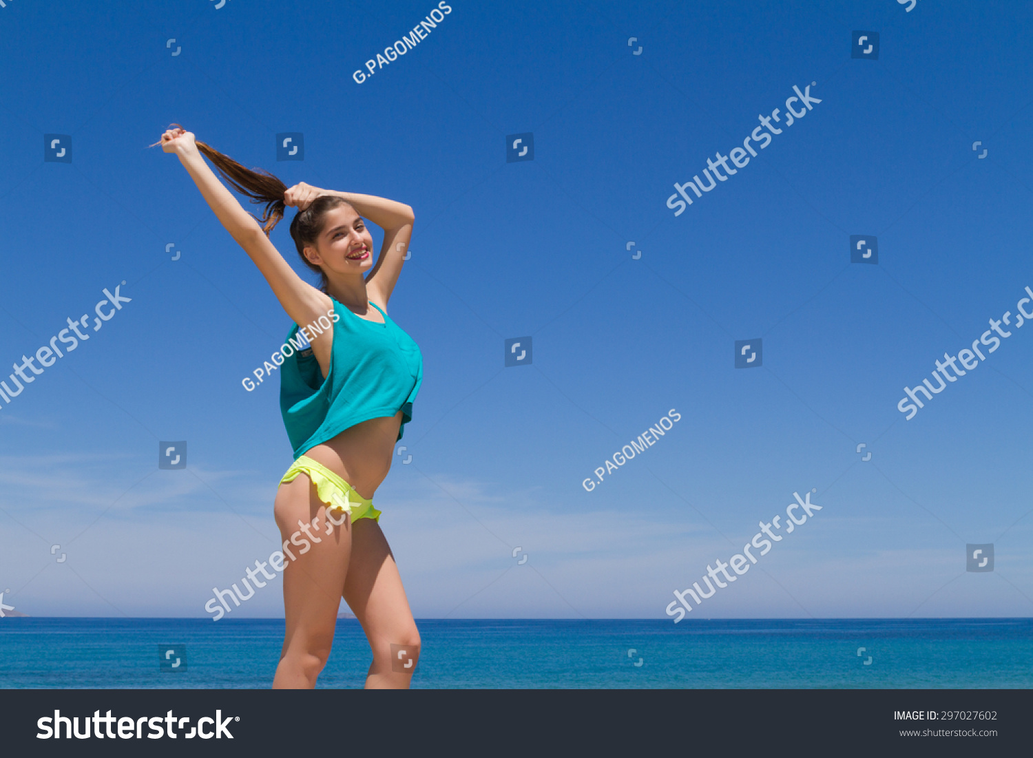 Hot on masturbates brunette cam.mp4 Vanessa dance lispstick table de