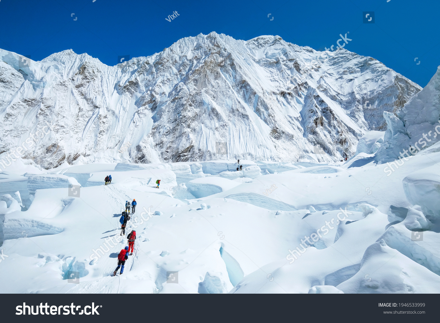 Goup Climbers Reaching Everest Summit Nepal Stock Photo 1946533999 ...