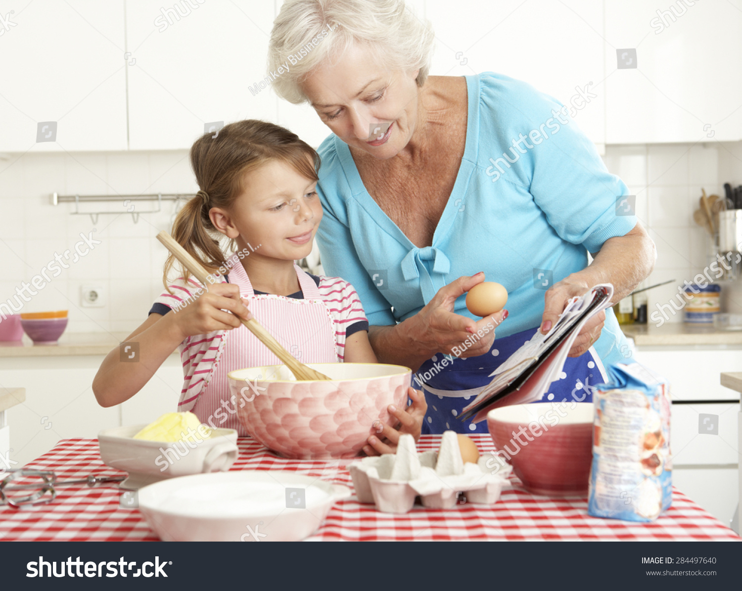 Grandmother Granddaughter Baking Kitchen Stock Photo 284497640 ...