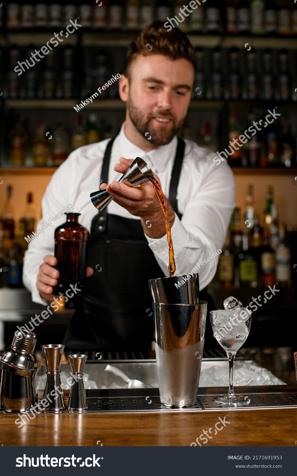 18,470 Bar Mixologist Images, Stock Photos & Vectors | Shutterstock