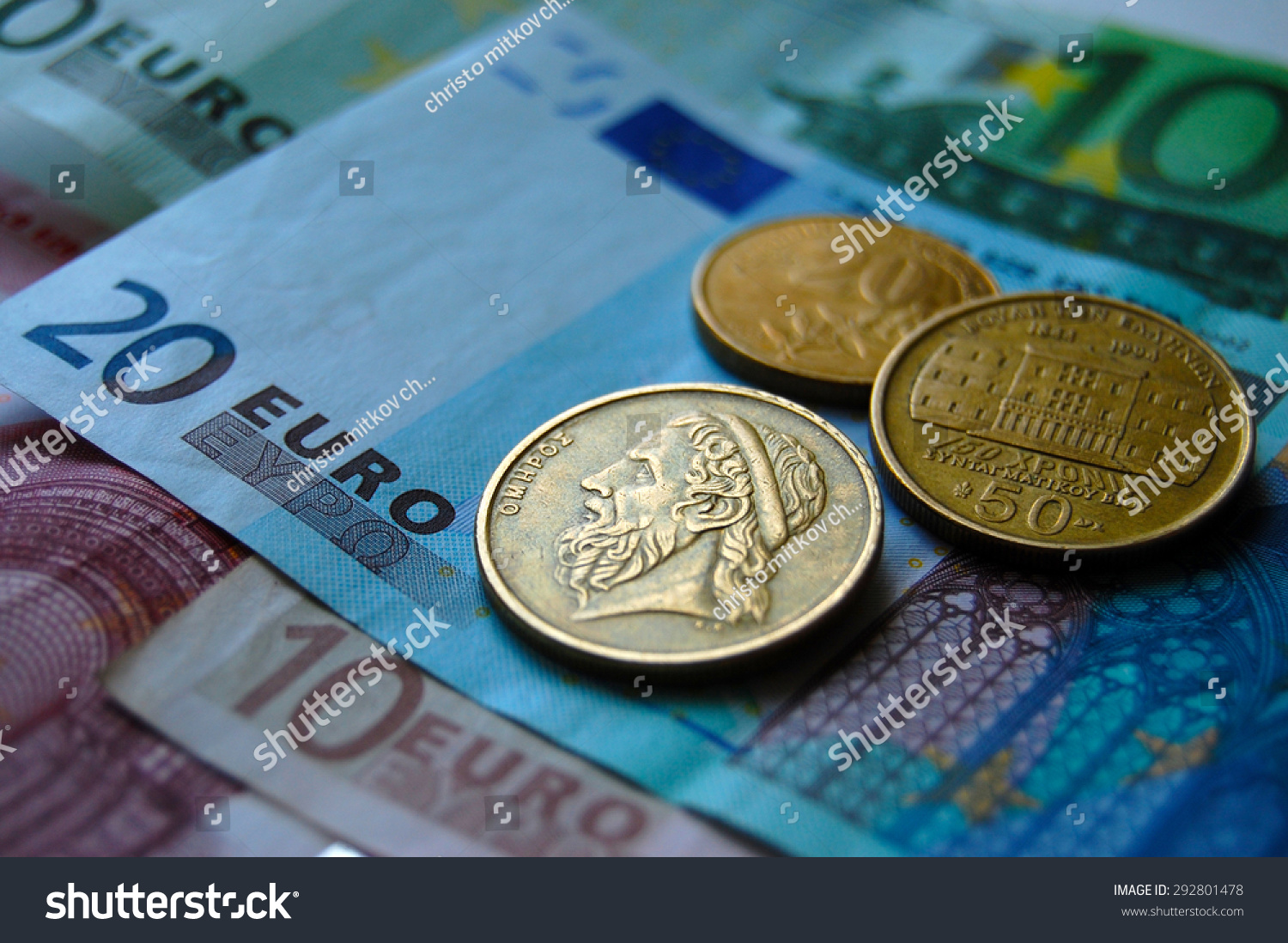 What objects are depicted on EURO bills of different denominations Why them What objects are depicted on EURO bills of different denominations Why them