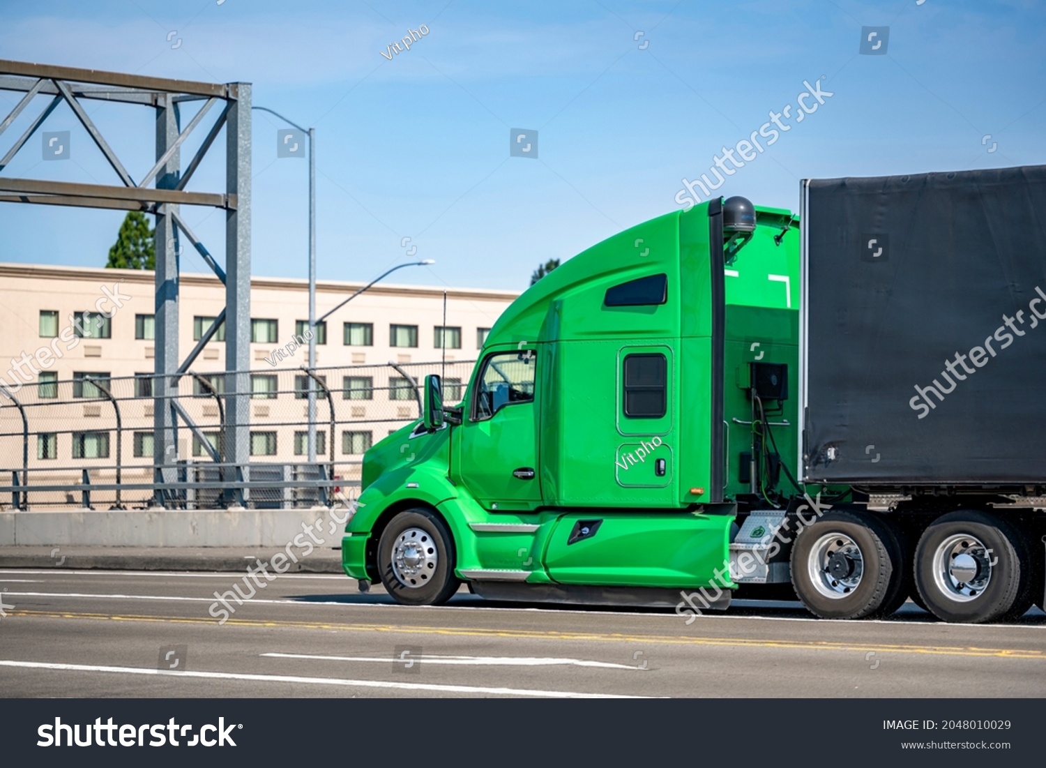 Semi Truck Green Images Stock Photos And Vectors Shutterstock