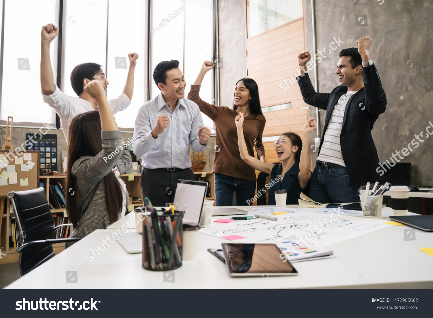 Asian Teamwork 260984 รายการ ภาพ ภาพสต็อกและเวกเตอร์ Shutterstock