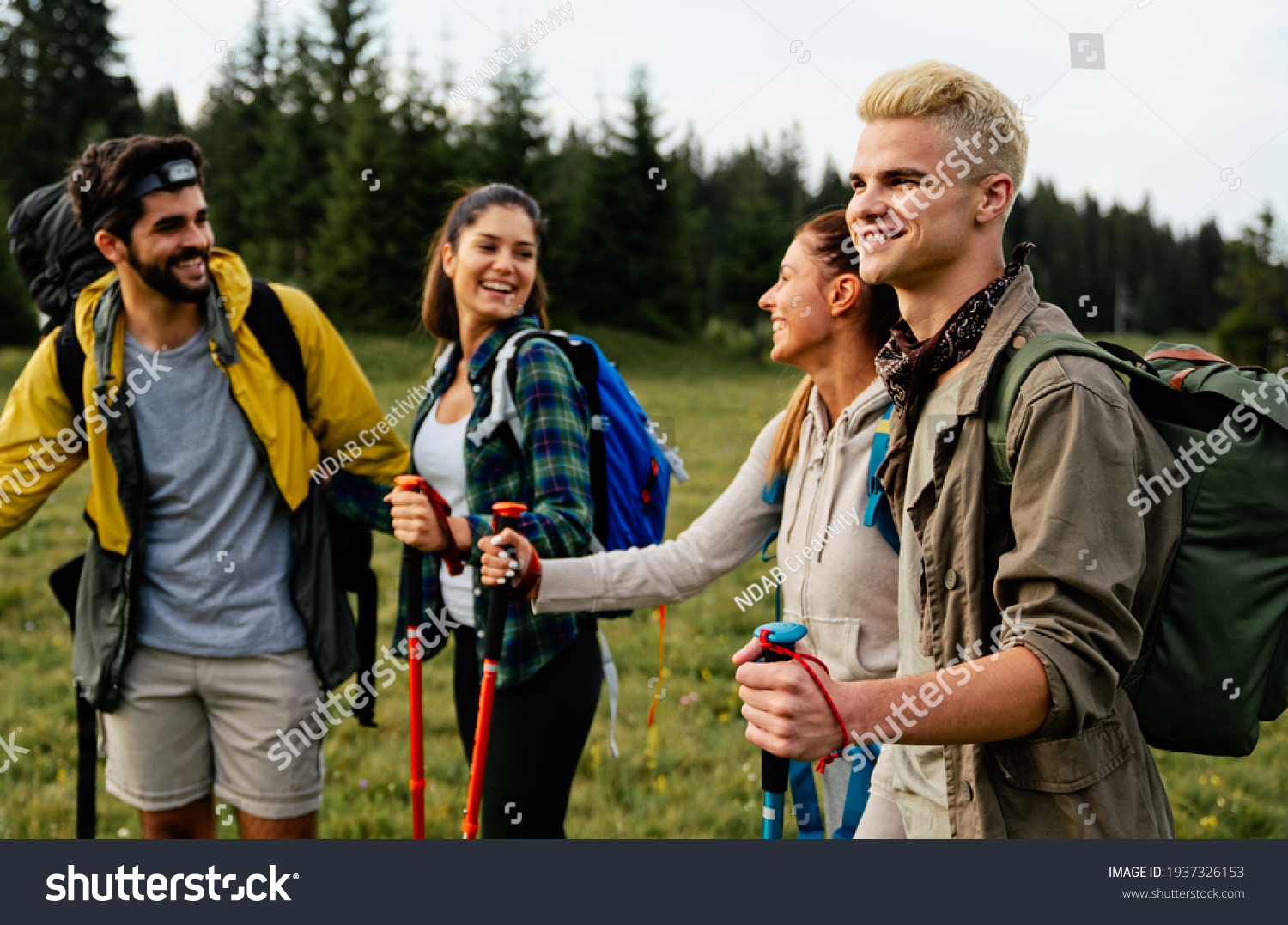 932,625 Walking into mountains Images, Stock Photos & Vectors ...