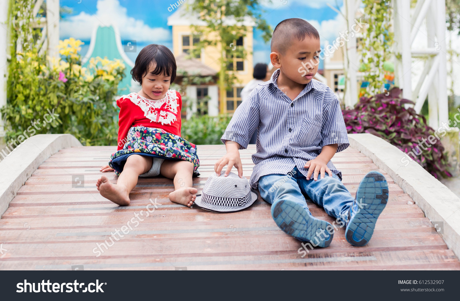 Group Kids Playing Together Stock Photo 612532907 | Shutterstock