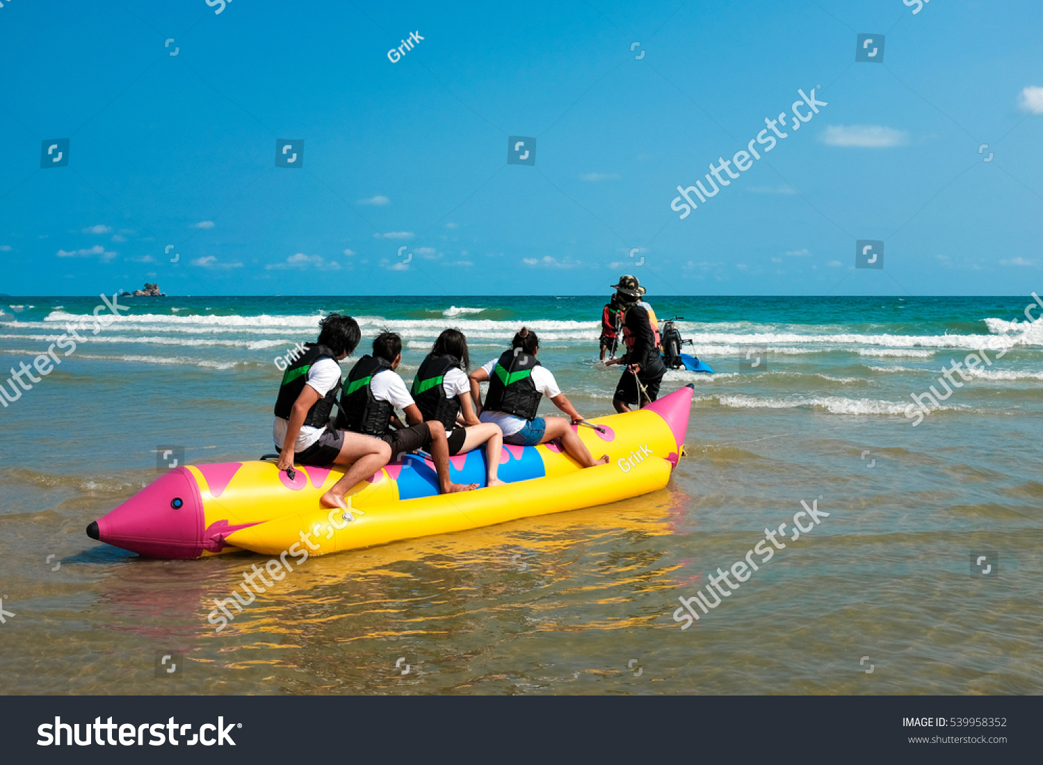 banana boat teens 3 way jerk off spank this
