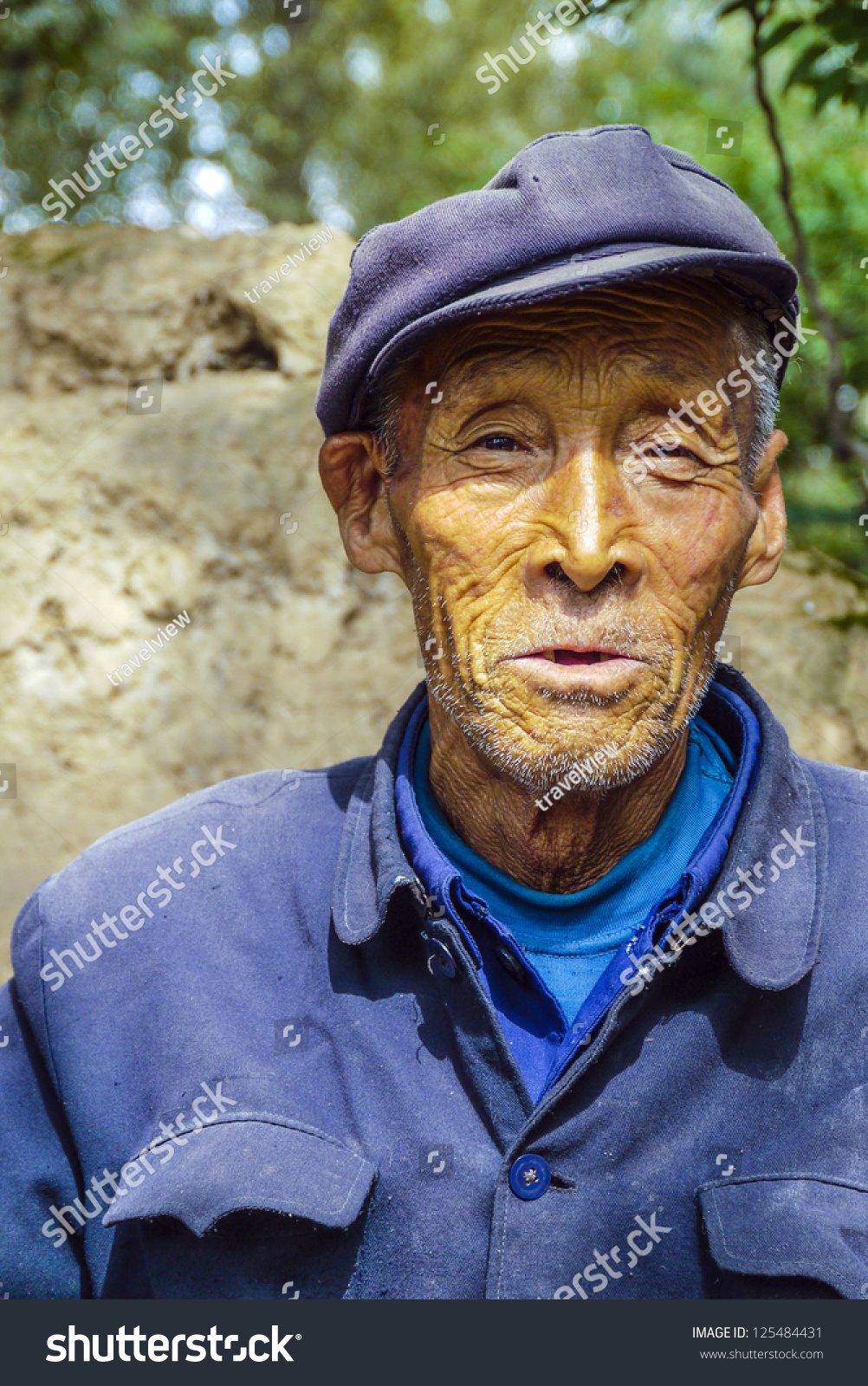 Gueillin, China - Sep 12: Very Old Farmer In Traditional Blue Working ...