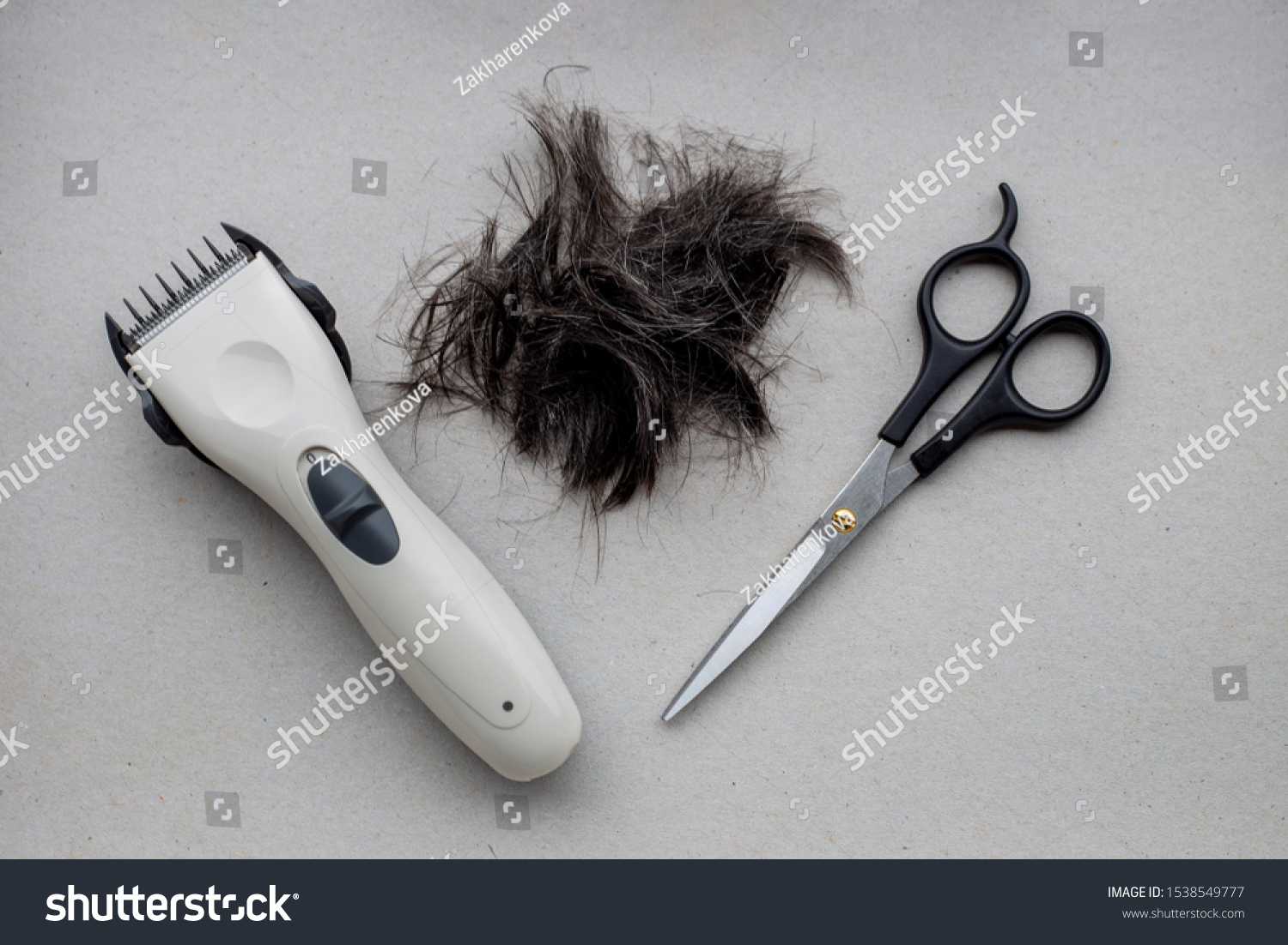 cutting hair with clippers vs scissors