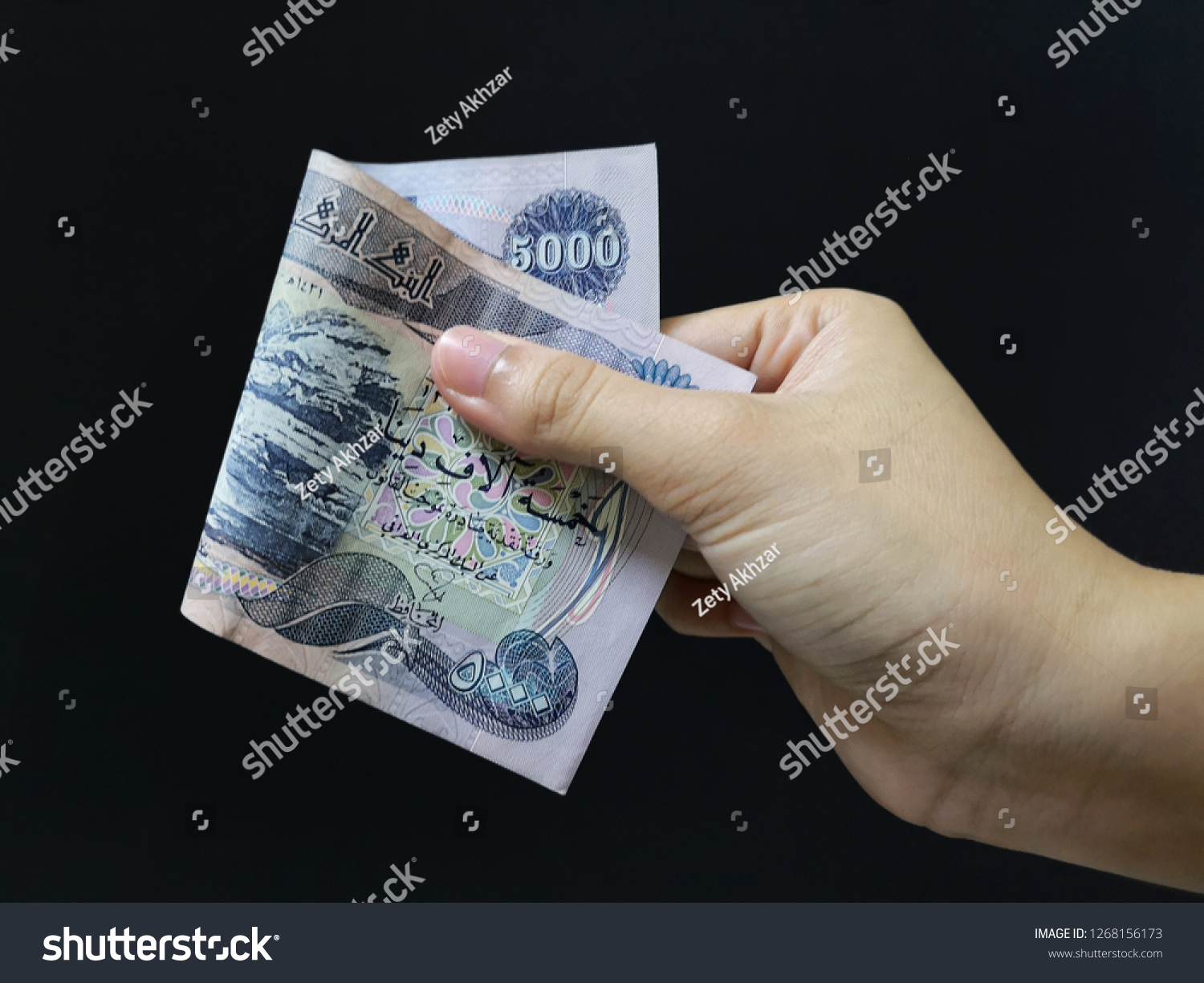 Hand Hold Central Bank Iraq 5000 Stock Photo Edit Now 1268156173