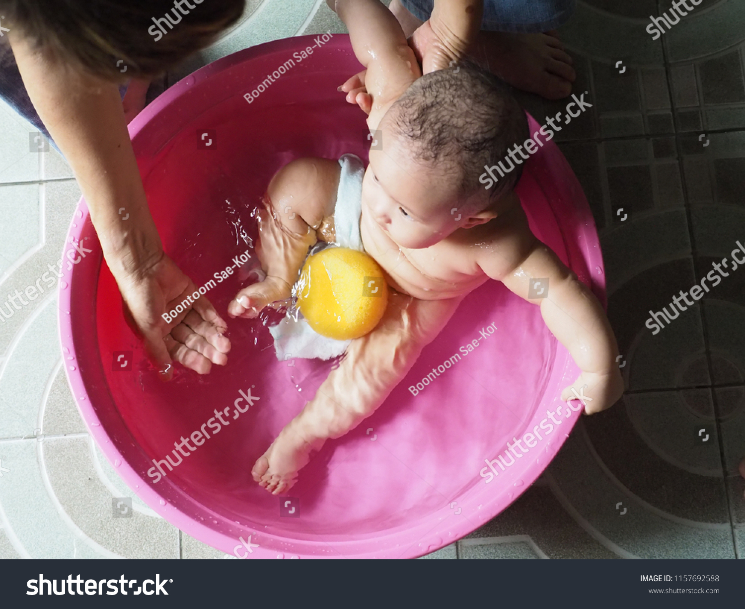 Baby Bath Temperature Hot Day - How To Cool A Baby Down In Hot Weather 10 Tips Parent Needs To Know / Stick to bathing your infant every other day if your water is consistently too hot, check your water heater temperature and make sure it's around 120 °f (49 °c).