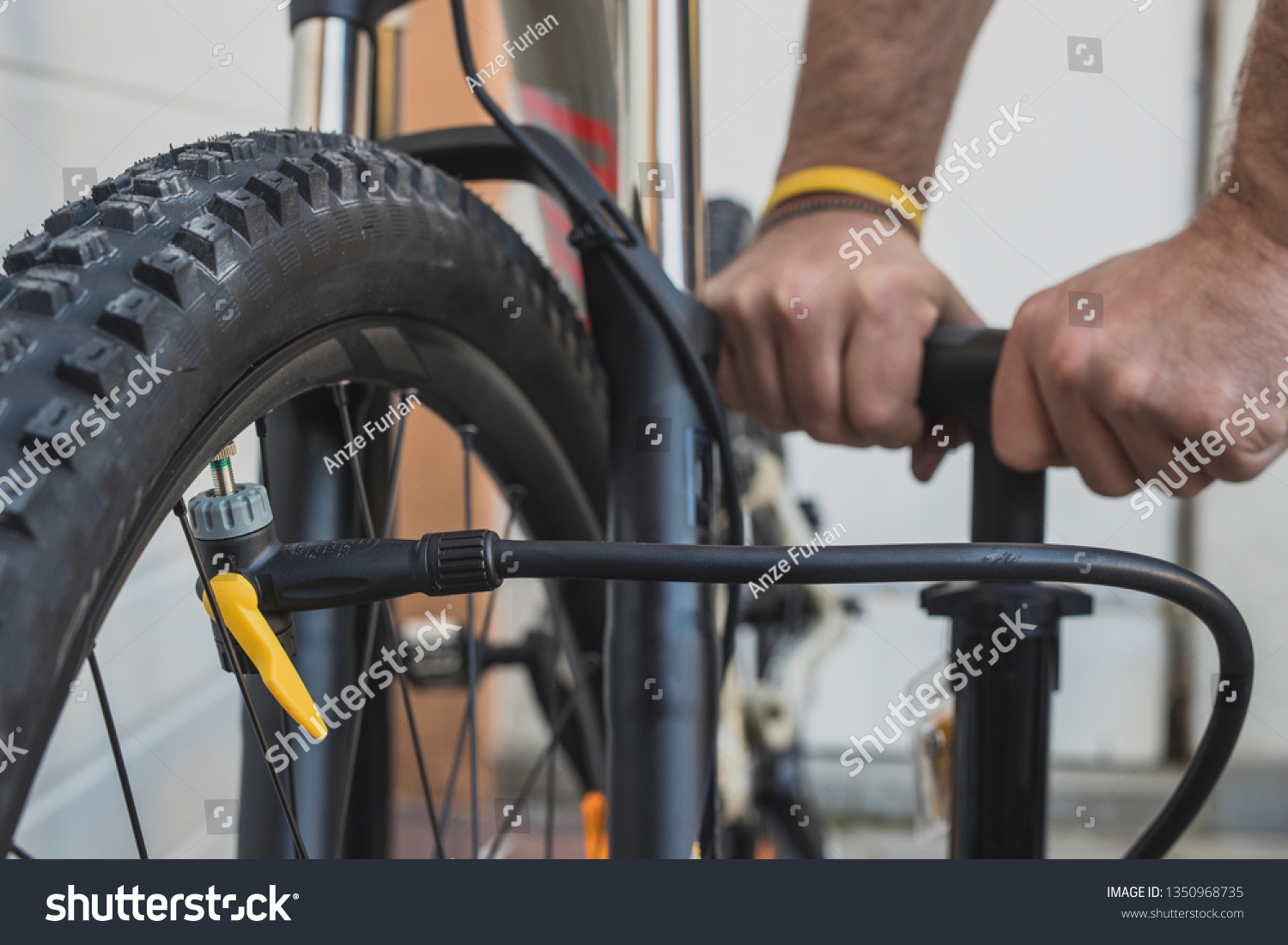 hand pump bike tire