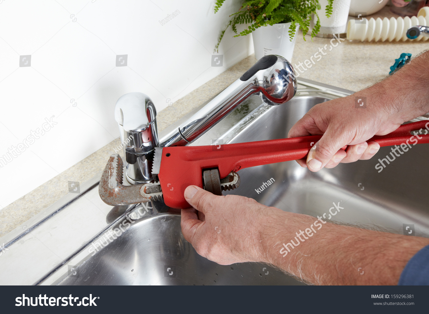 Install the tap with female hands Install the tap with female hands