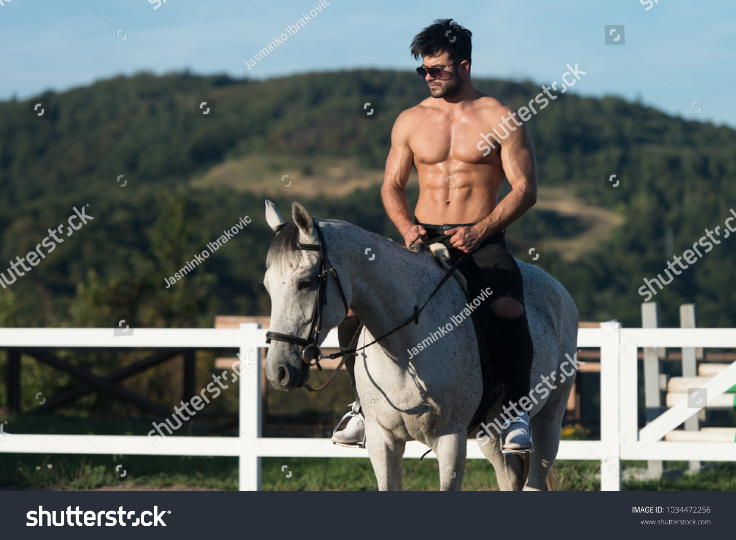 Pferd nackt reiten auf Nackt Reiten?
