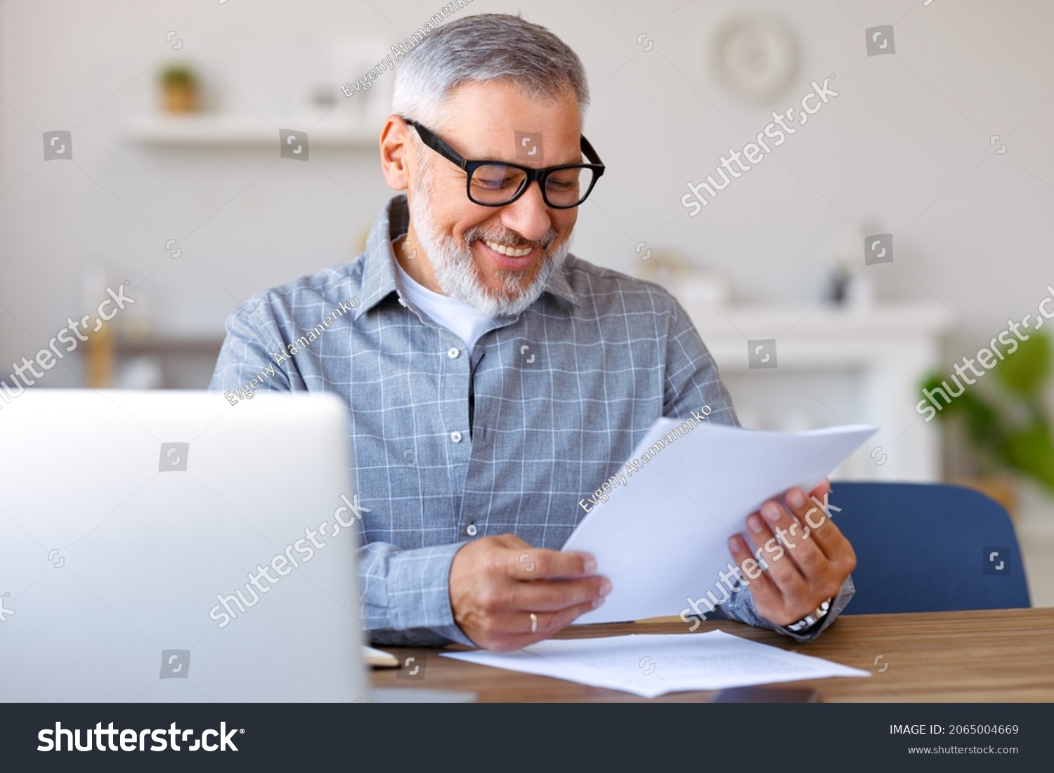 275,046 Freelancer smile Images, Stock Photos & Vectors | Shutterstock