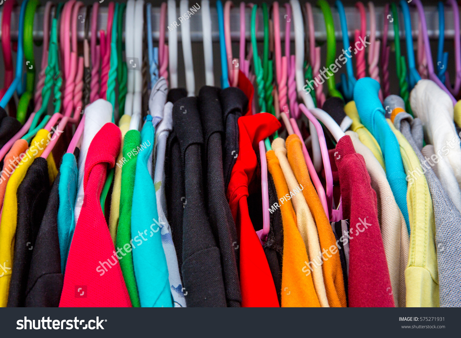 clipart of clothes hanging in a closet - photo #47