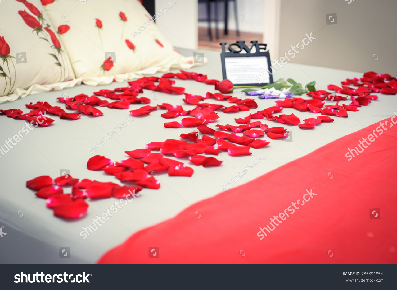 Featured image of post Happy Anniversary Bed Decoration - It is your anniversary and it is time to look back at the insanely happy time you have spent with the love of your life.