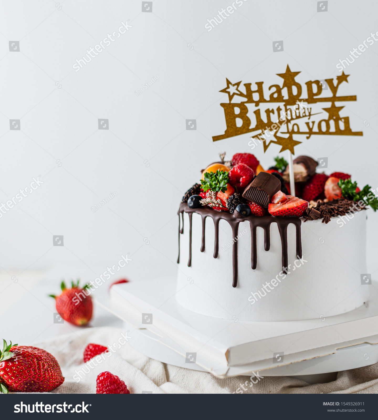 Happy Birthday Fresh Fruit Cake Chocolate Photo De Stock Modifiable