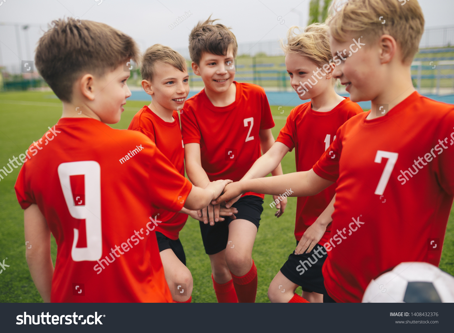 Happy Boys Play Team Sport Kids Foto Stock 1408432376 | Shutterstock