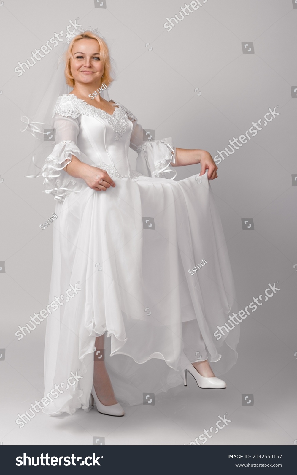 Girl Lifts Her Skirt 260 Billeder Stock Fotos Og Vektorer Shutterstock