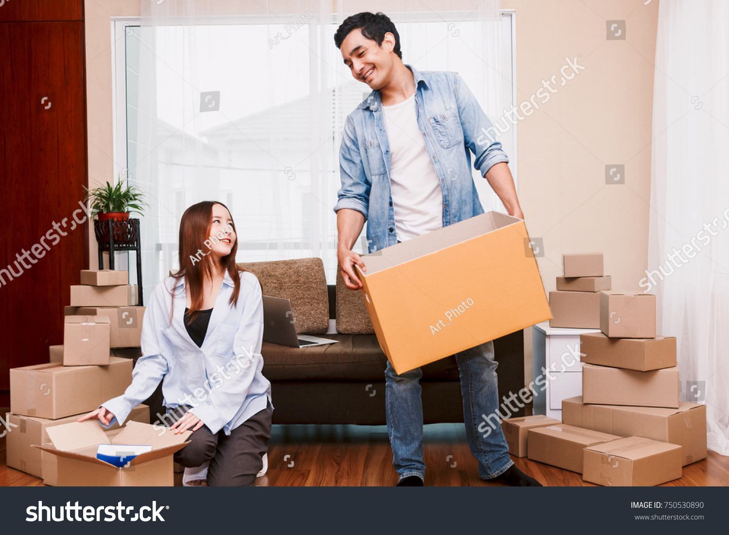 where to get packing boxes for moving house