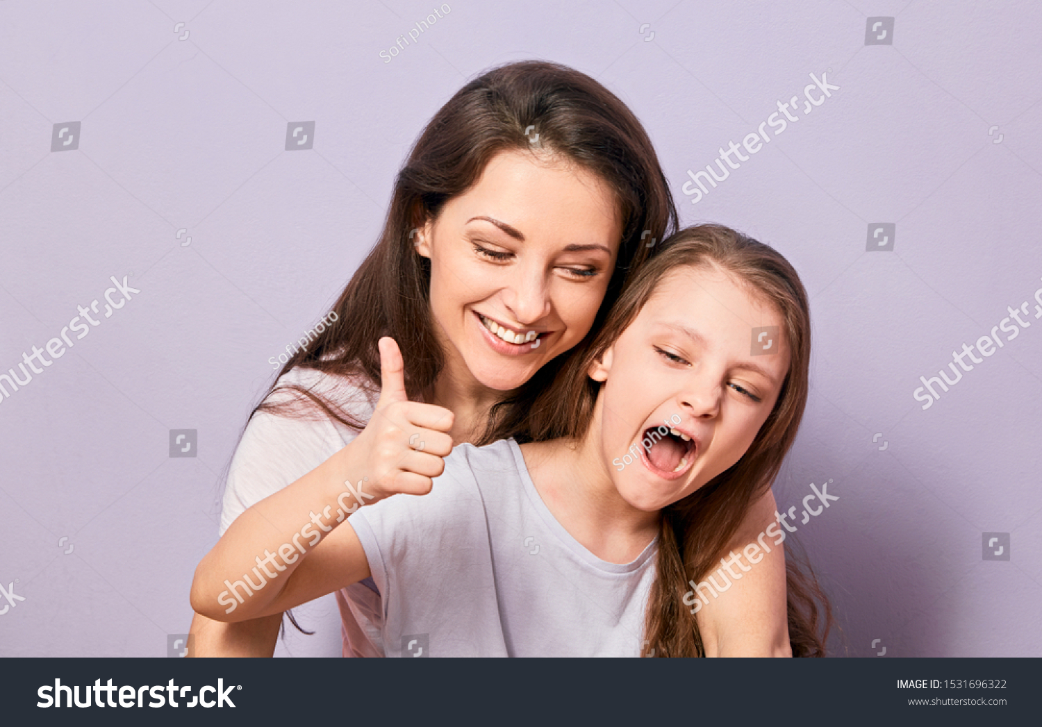 Happy Excited Cuddling Mother Daughter Shouting Foto Stock 1531696322