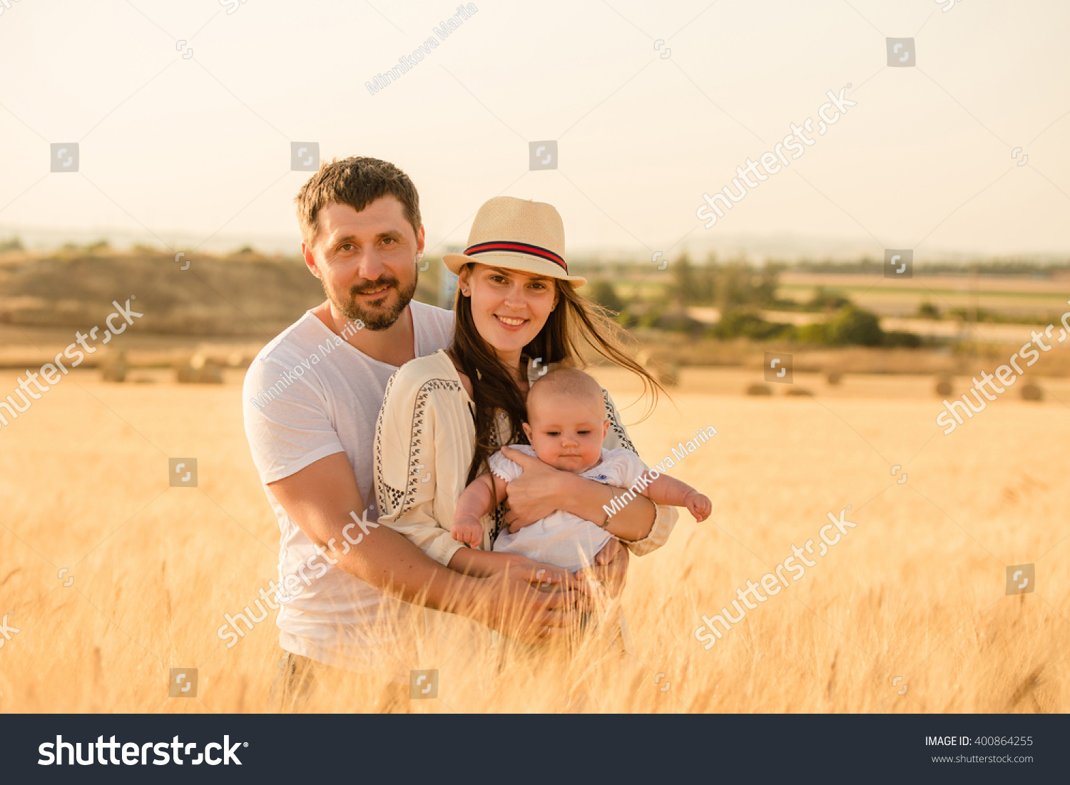 Happy Family Wheat Field Stock Photo 400864255 | Shutterstock