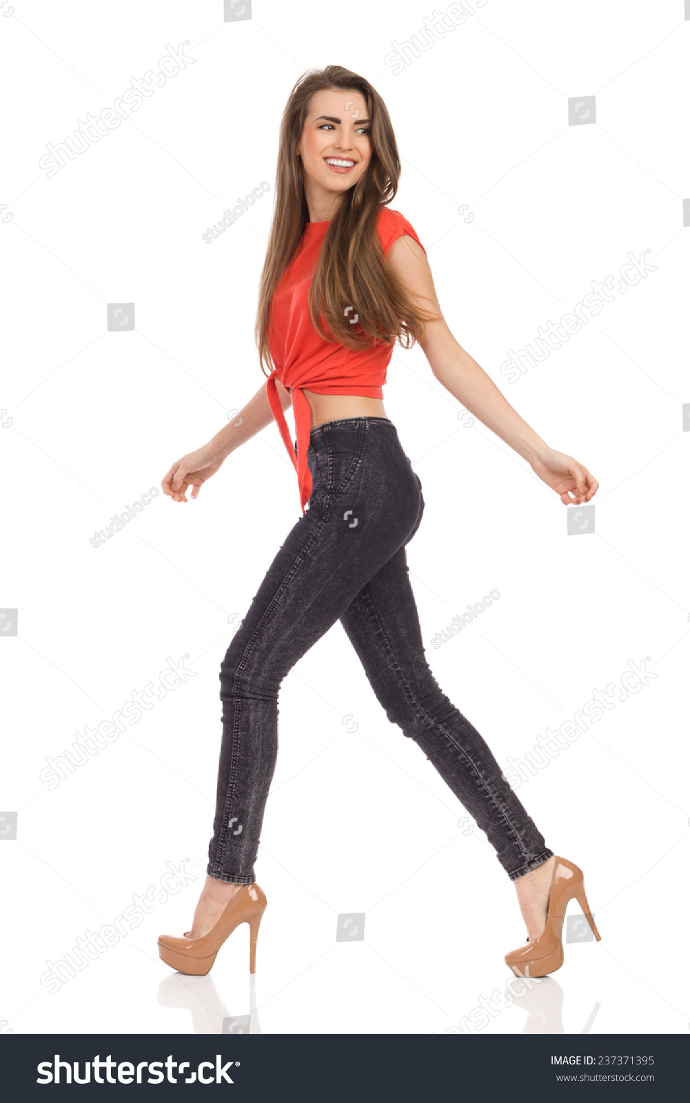 ramuan mak erot young black girl walking