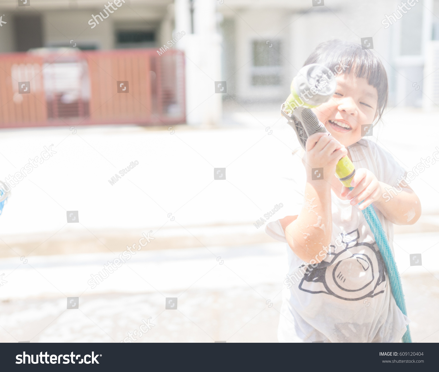 random nude black women chinese girl washing a car