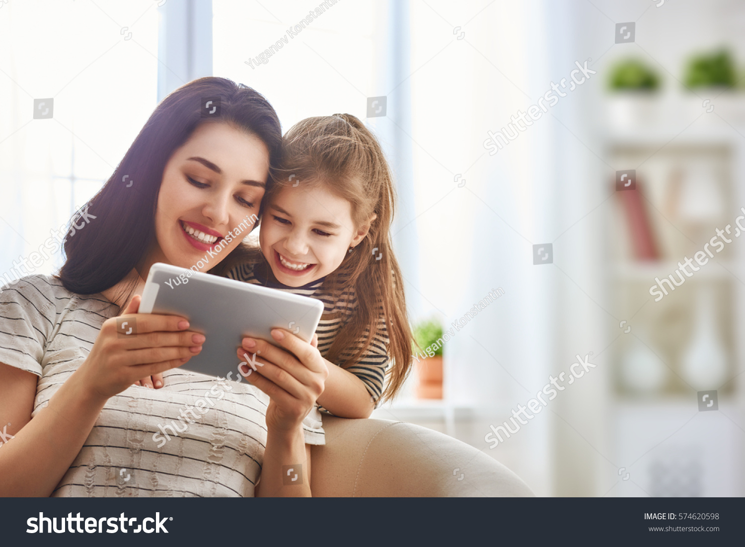 happy loving family young mother her の写真素材 今すぐ編集
