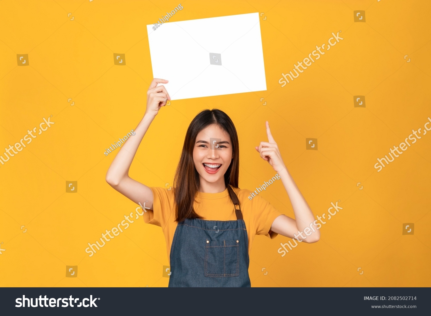 59,897 Female student holding a paper Images, Stock Photos & Vectors