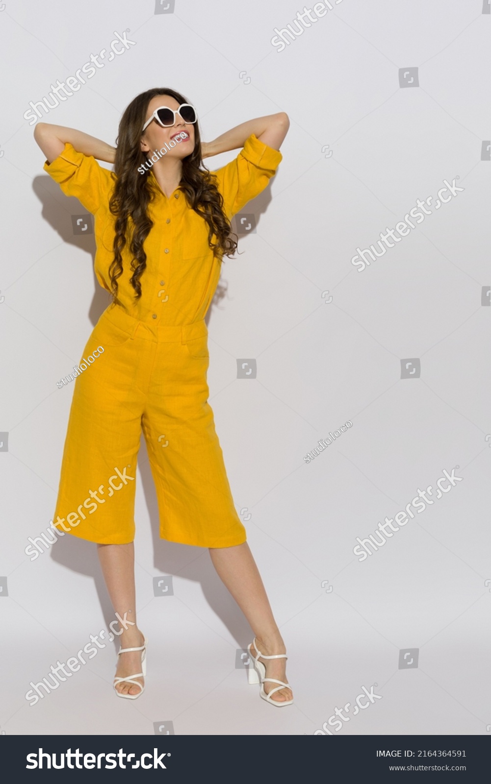 86,206 Linen woman Images, Stock Photos & Vectors | Shutterstock