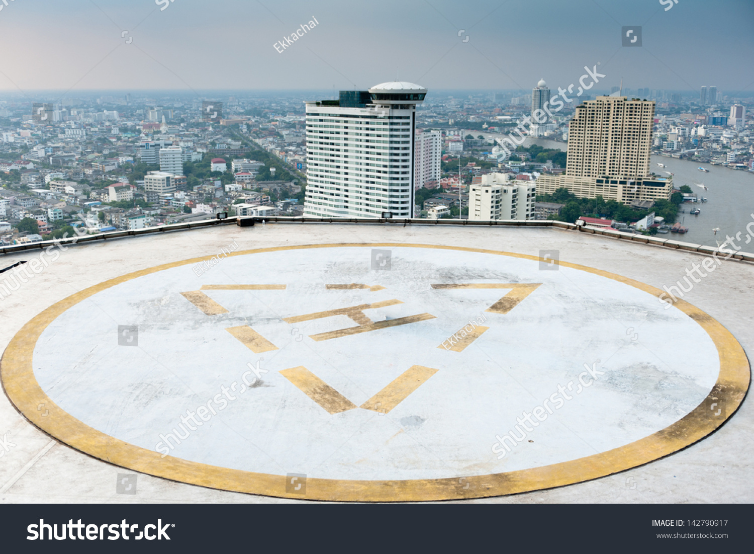 Helipad On Roof Top Building Stock Photo (Edit Now) 142790917 ...