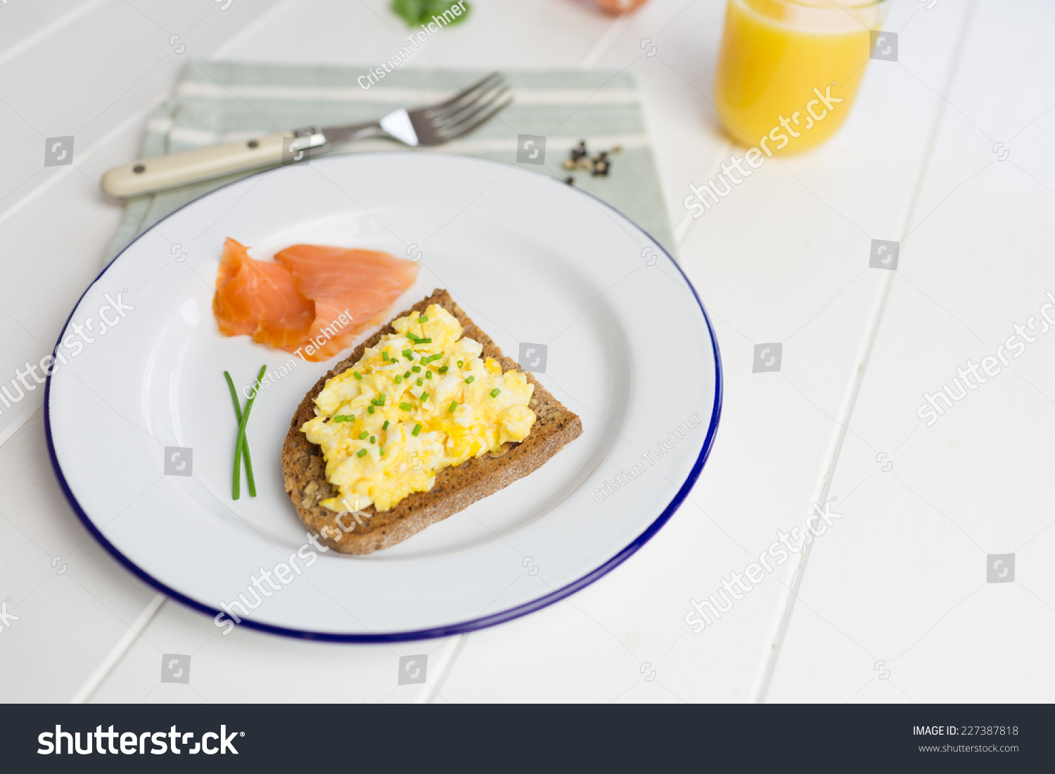Protein Salmon and Eggs on Toast Protein Salmon and Eggs on Toast