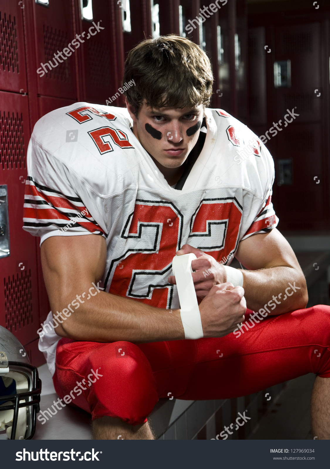 Suchen Sie Nach High School Football Player Stockbildern In Hd Und Millionen Weiteren Lizenzfreien Stockfotos Illustrationen Und Vektorgrafiken In Der Shutterstock Kollektion Jeden Tag Werden Tausende Neue Hochwertige Bilder Hinzugefugt