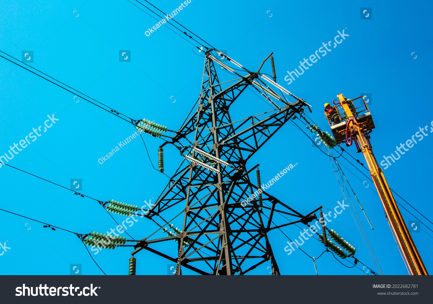 high-voltage-power-line-transmission-tower-stock-photo-2022682781