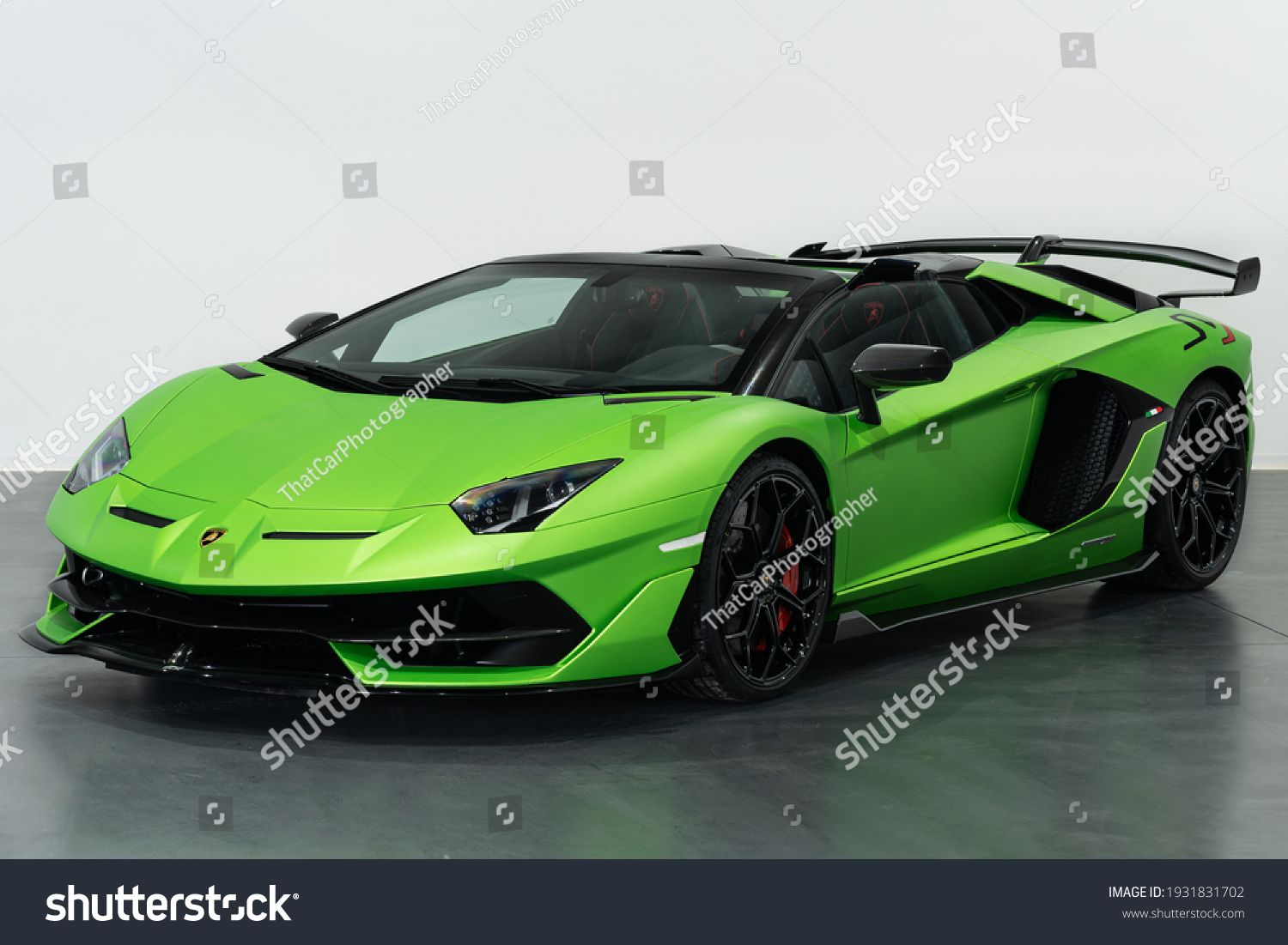 lamborghini aventador green