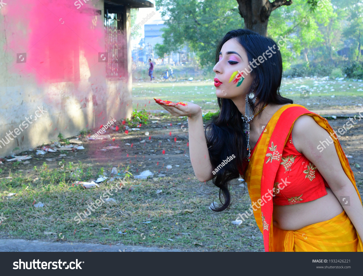 saree in holi