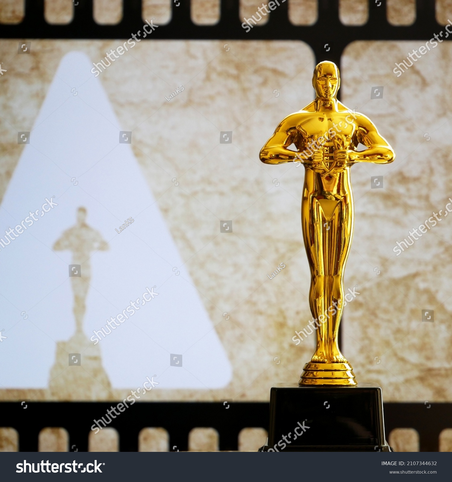 Hollywood Golden Oscar Academy Award Statue Stock Photo 2107344632 ...