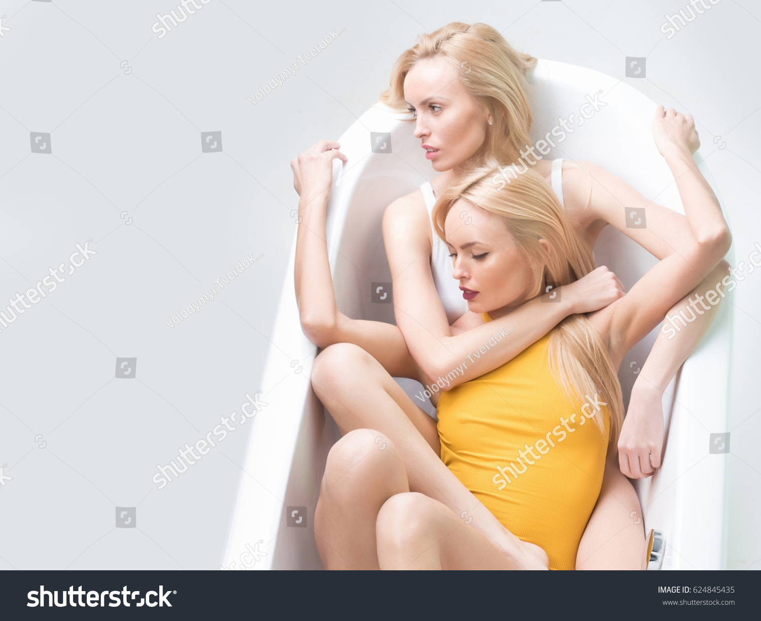 Glamourous babes enjoy sensual threesome Amber Rayne wanking dude off