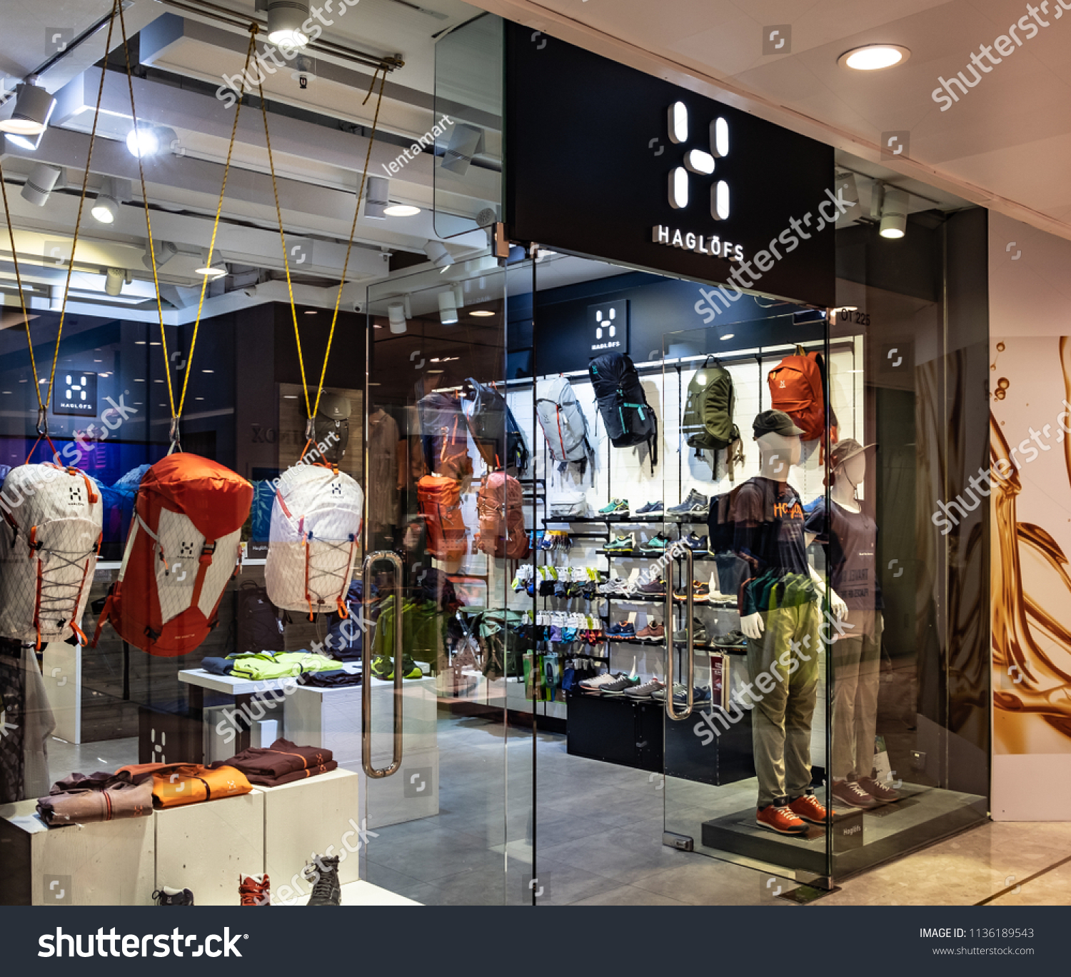 pil Helder op Donau Hong Kong July 17 2018 Haglofs Stock Photo (Edit Now) 1136189543