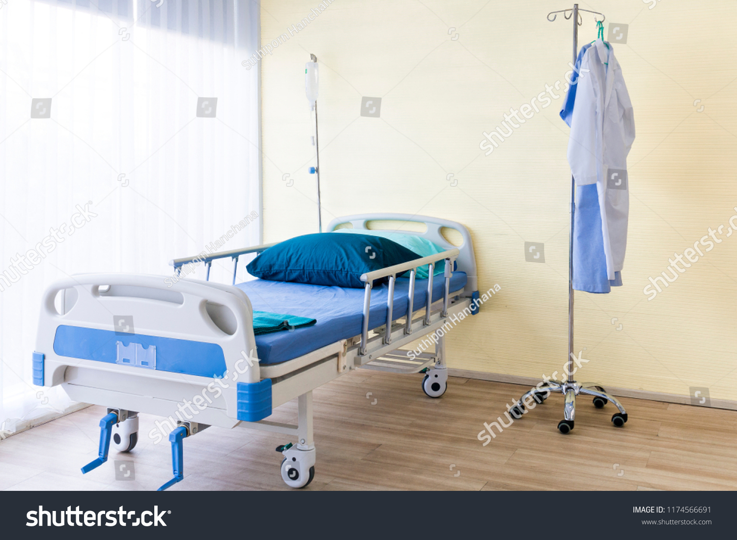 Hospital Room Empty Bedinfusion Set Intravenous Stock Photo 1174566691 ...