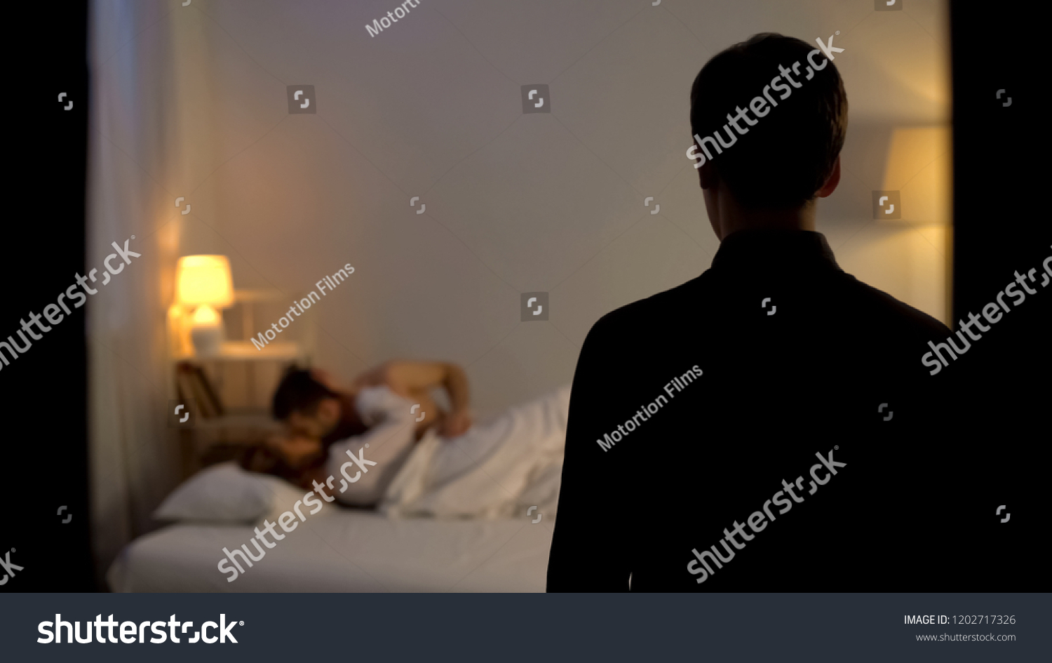 Husband Catching His Wife Cheating Lover Foto stock 1202717326 ...