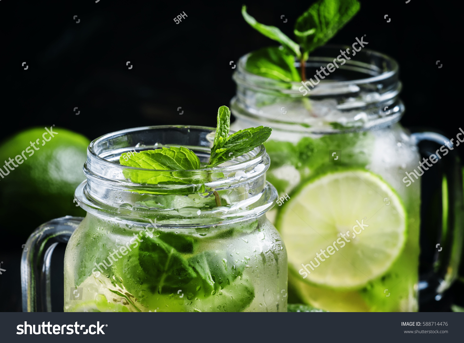 Iced Green Tea Lime Mint Glass Stock Photo Edit Now 588714476